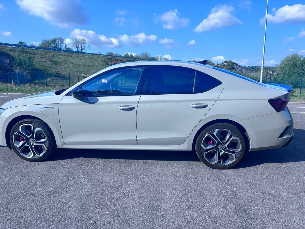 2021 Skoda Octavia VRS 1.4 petrol hybrid 245bhp - Image 4