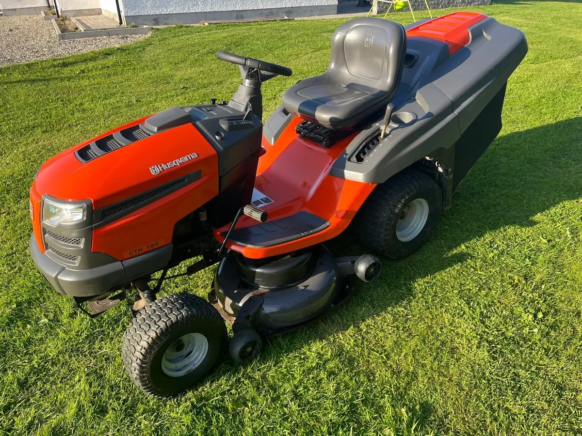 Husqvarna 19hp 42inch cut ride on lawnmower - Image 2