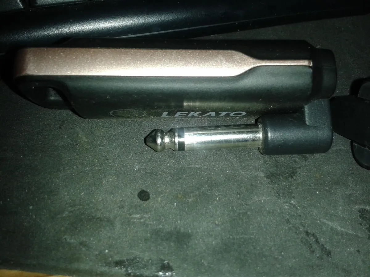 Pair of used guitar wireless jacks - Image 2
