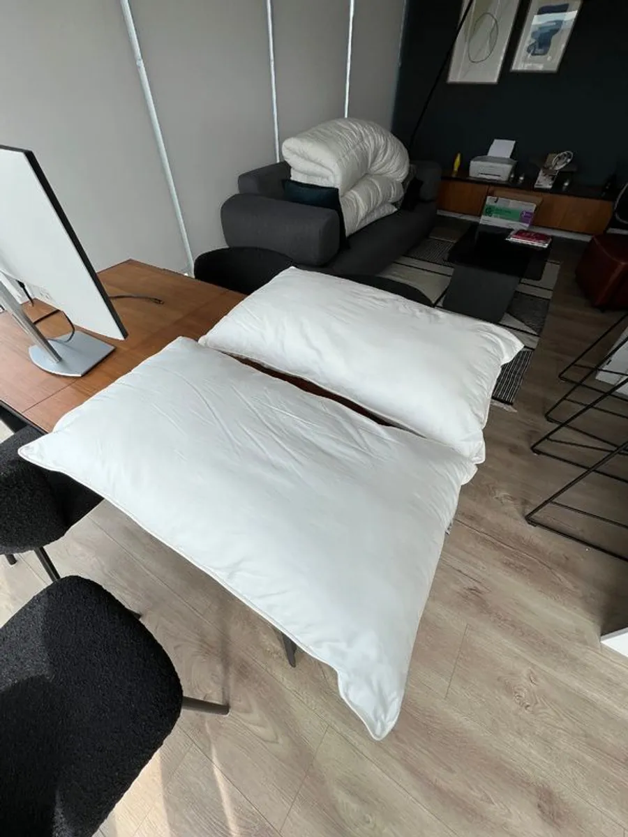 IKEA bedding complete set - barely used! - Image 3