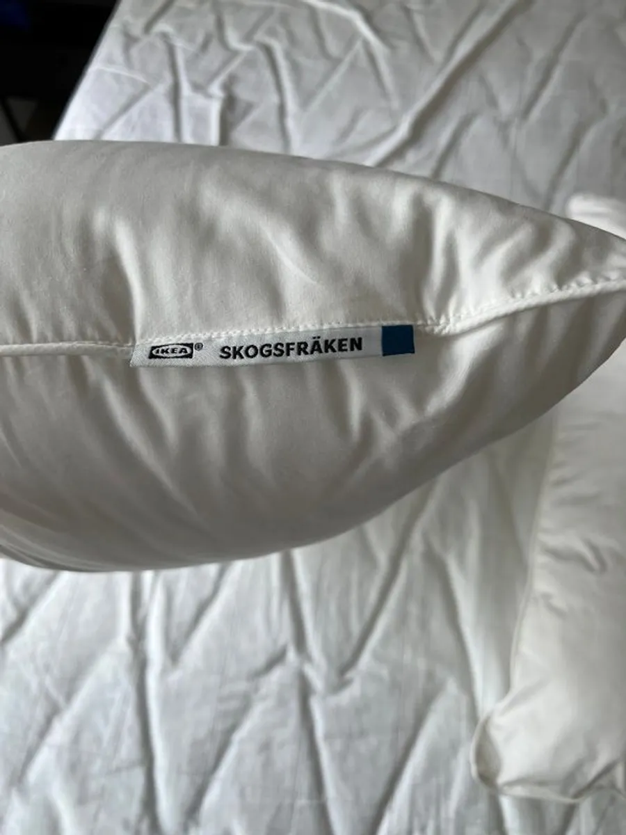IKEA bedding complete set - barely used! - Image 4
