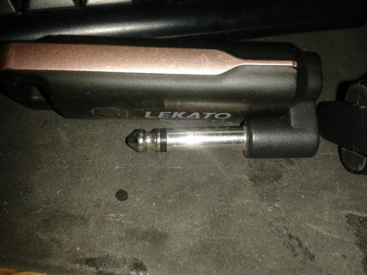 Pair of used guitar wireless jacks - Image 3
