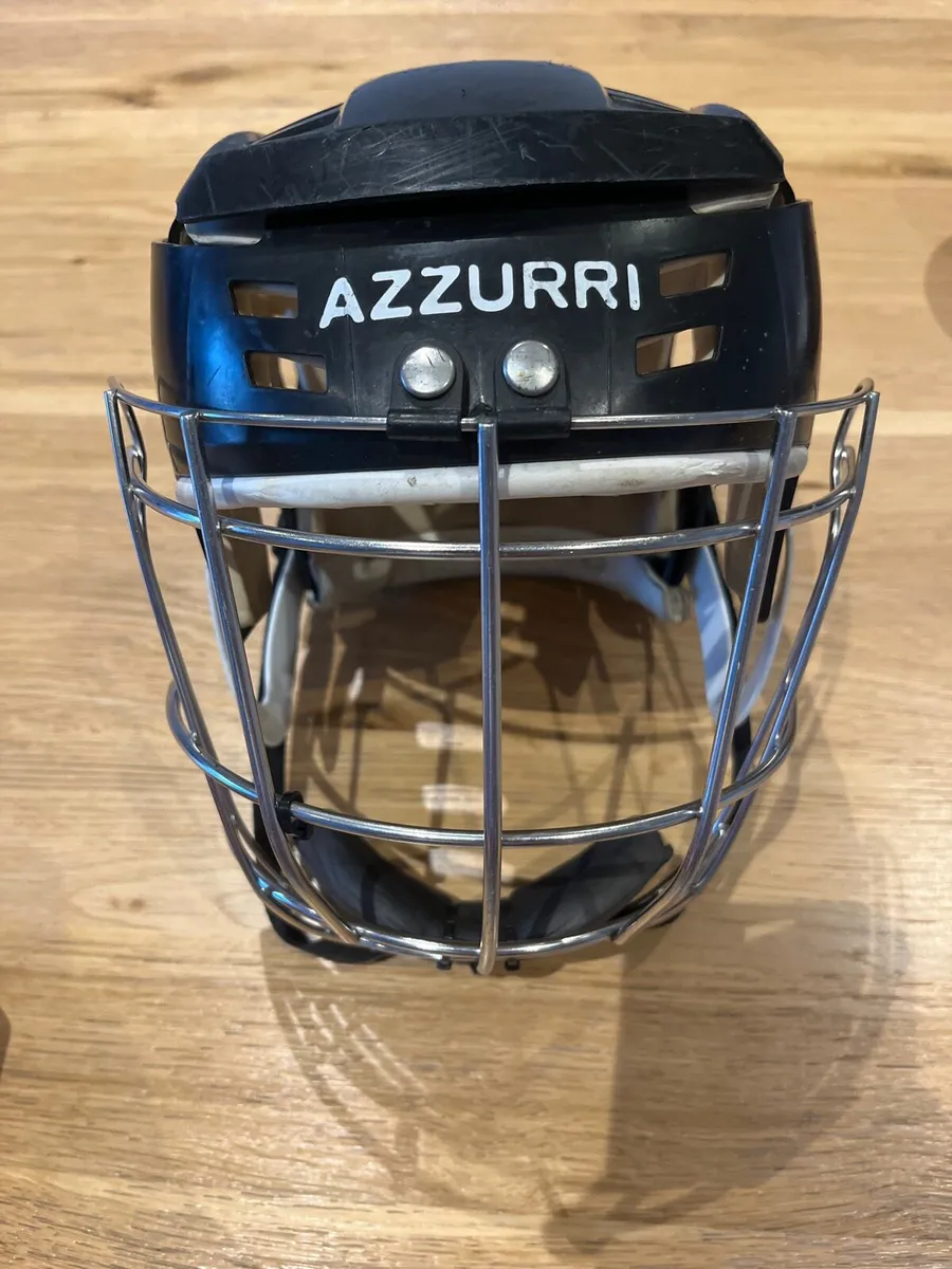 Hurling helmet - Image 1