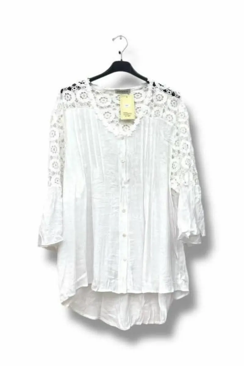 Plus sz blouse,  one sz fits 18/22 - Image 1