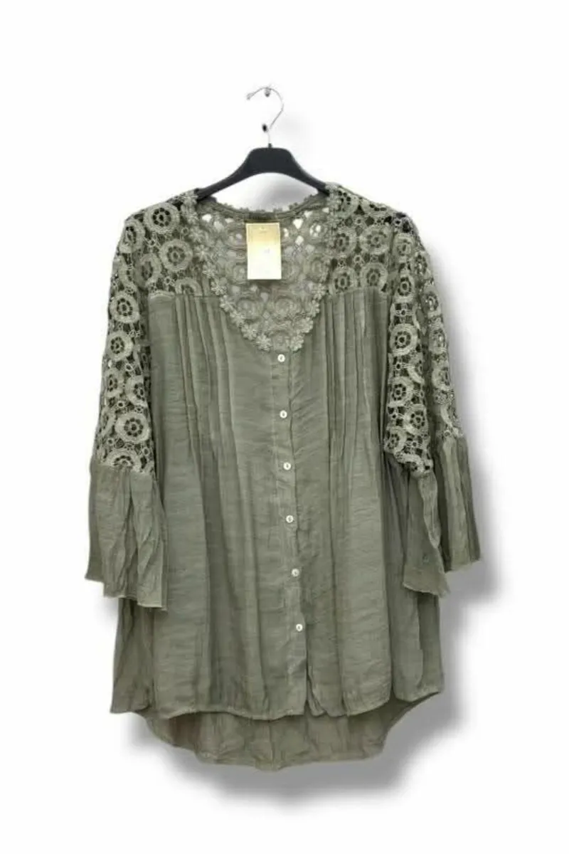 Plus sz blouse,  one sz fits 18/22 - Image 2