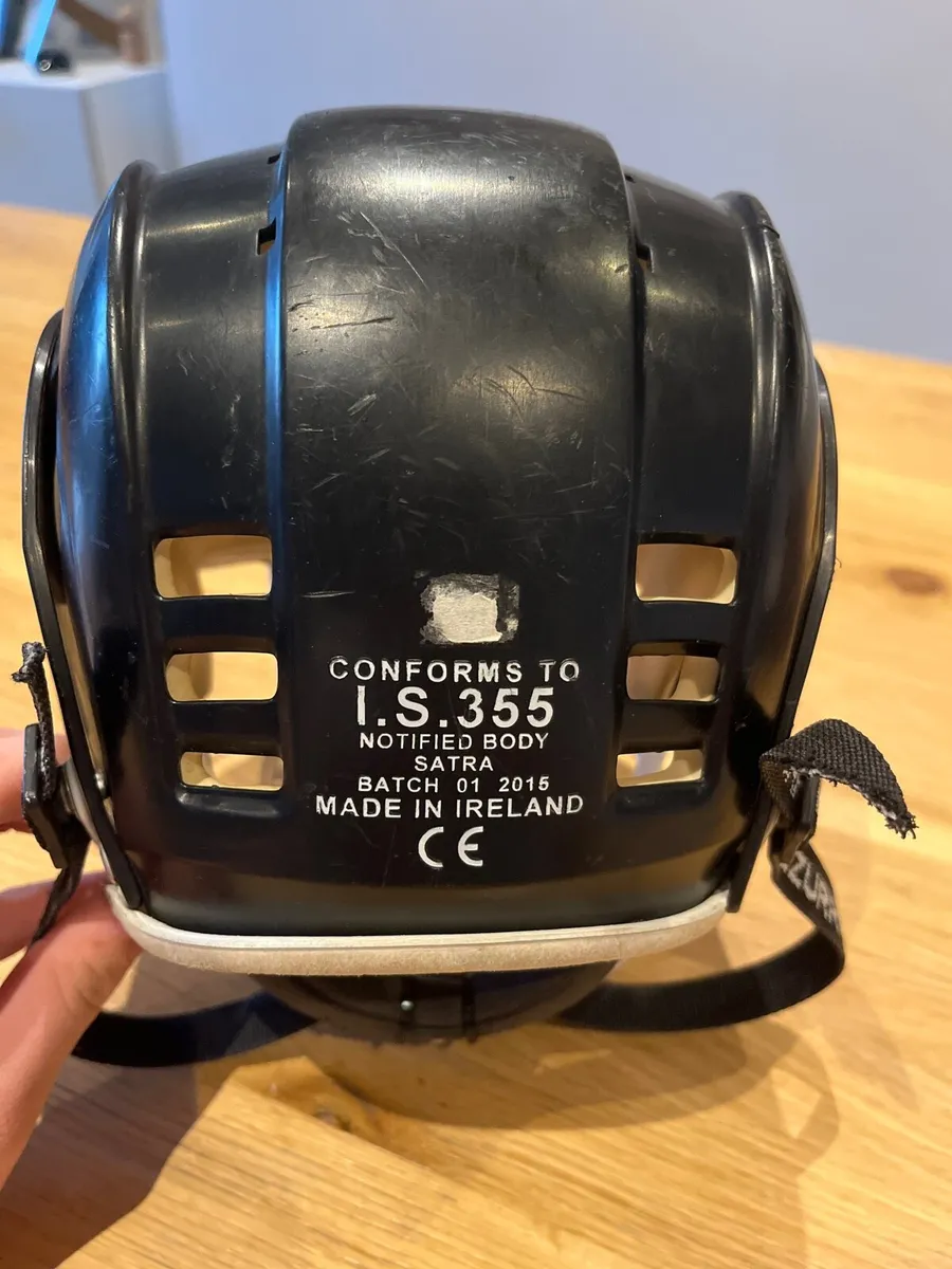 Hurling helmet - Image 3