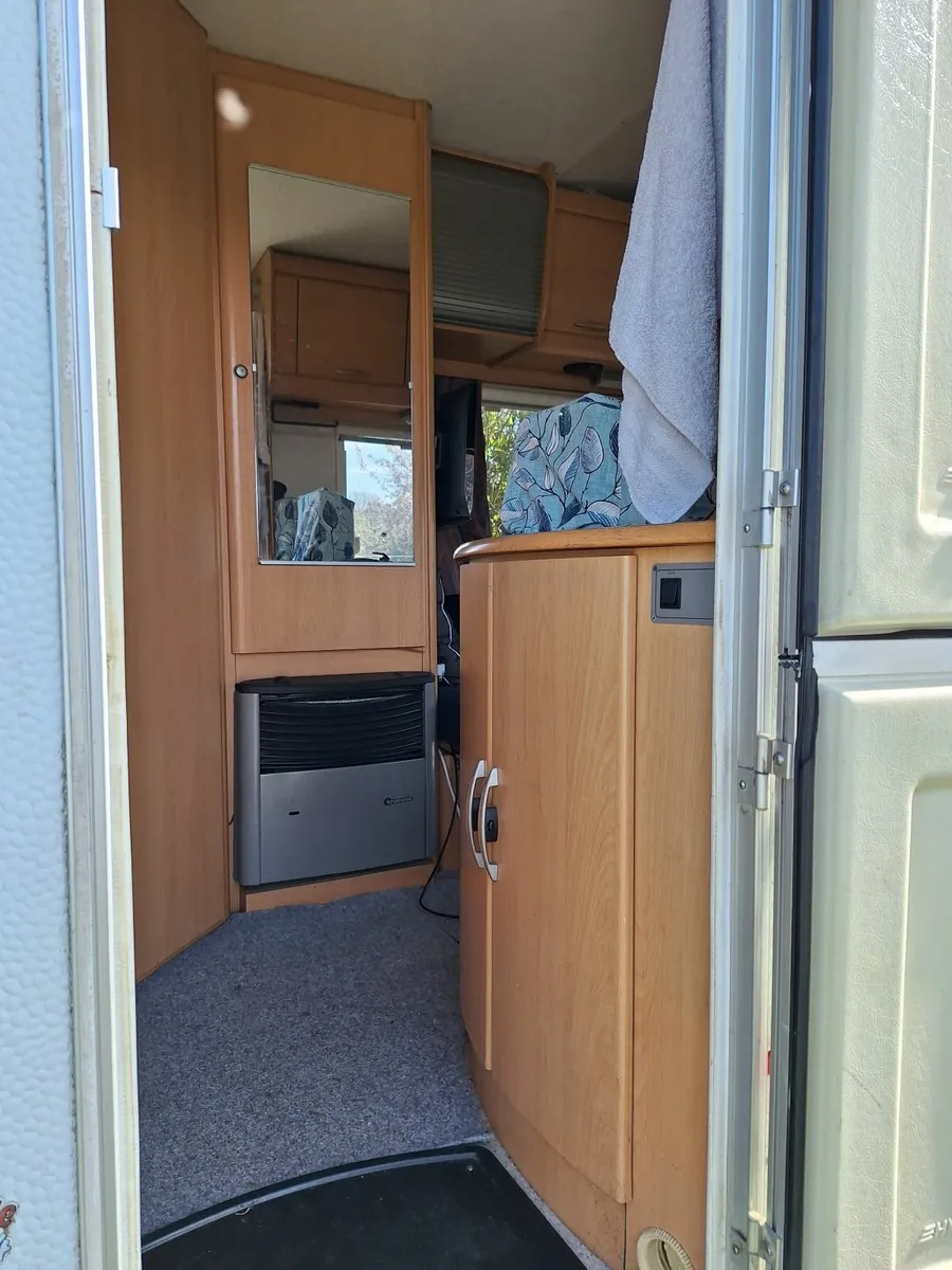 Camper van - Image 2