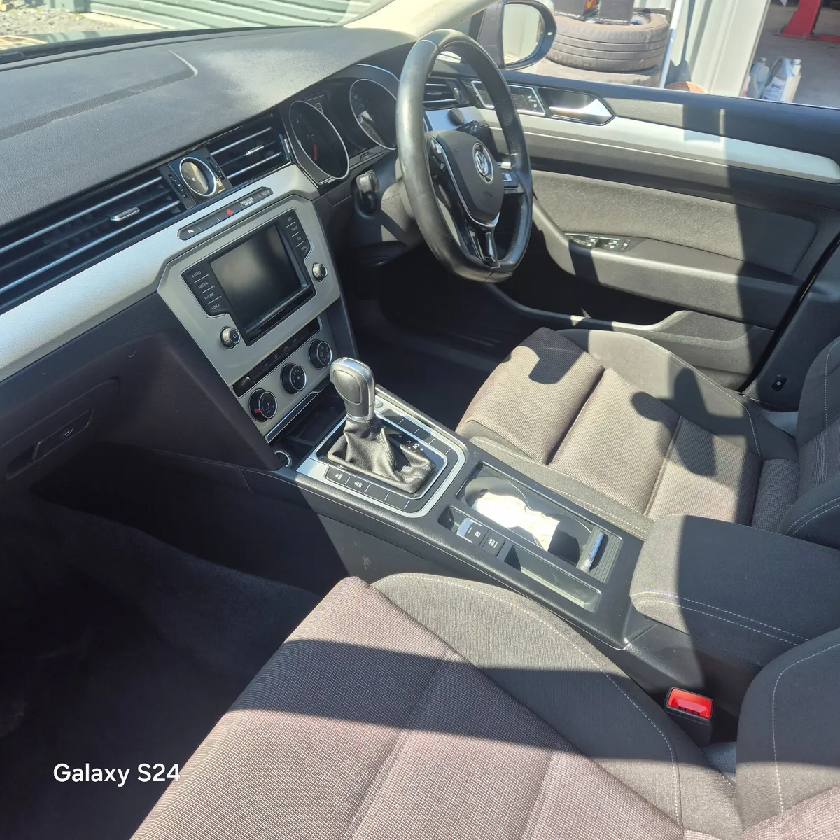 Volkswagen Passat 2015 - Image 3