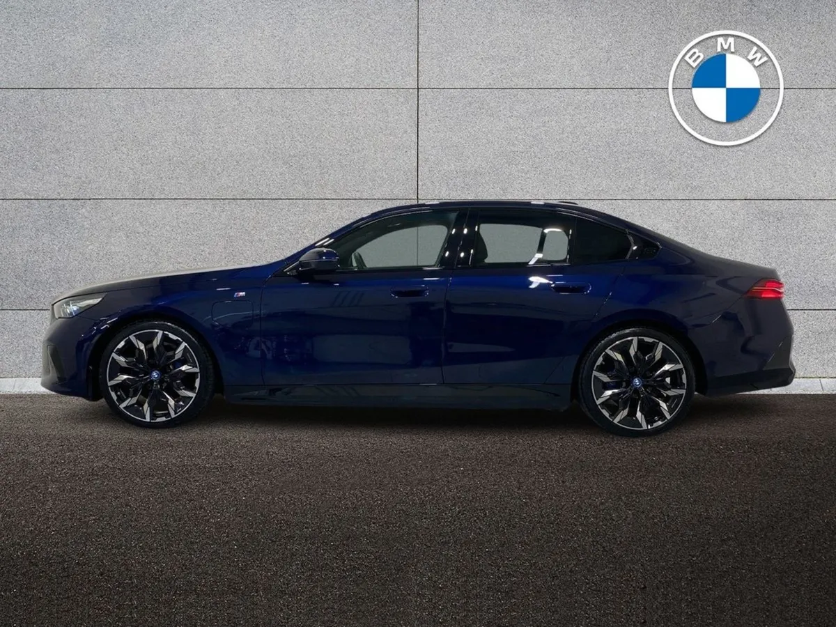 BMW 5 Series 530e M Sport Saloon - Image 4