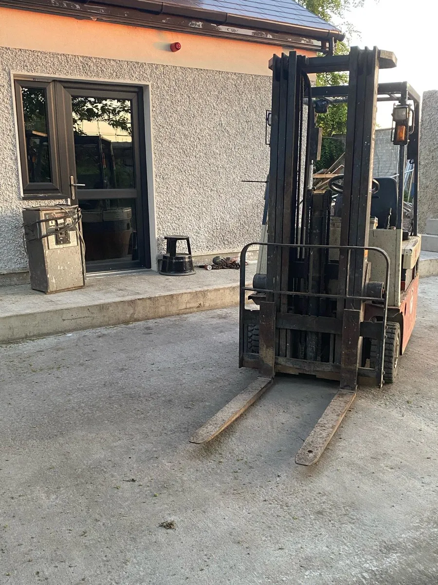 Forklift - Image 4