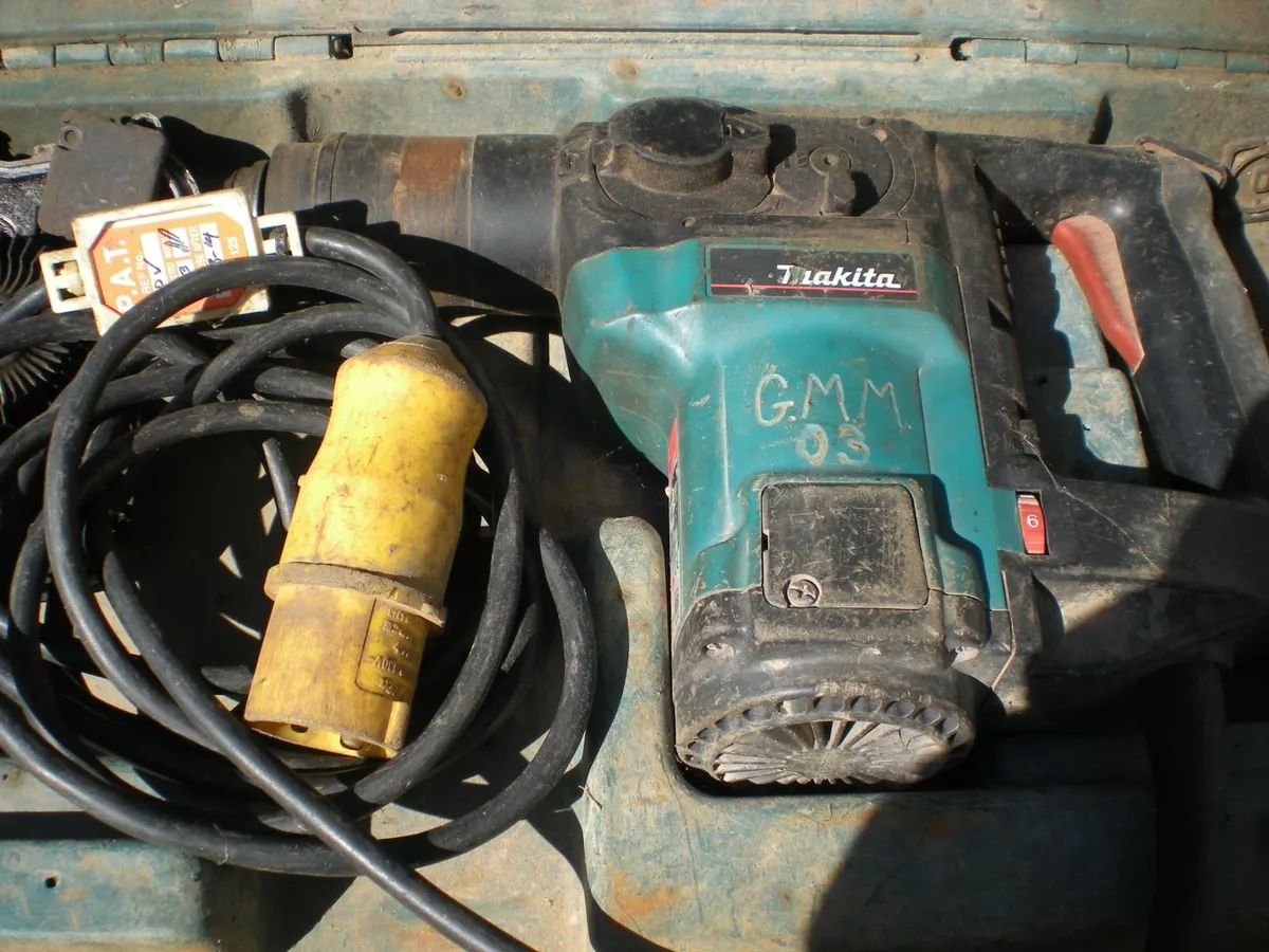 Makita  HR3000C  Hammer Drill   110V.