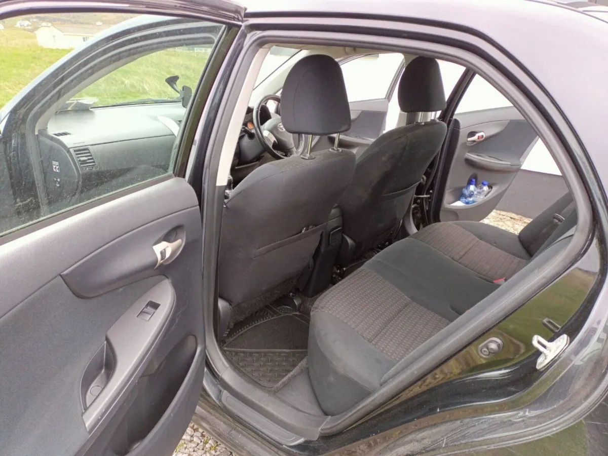 Toyota Corolla - Image 4