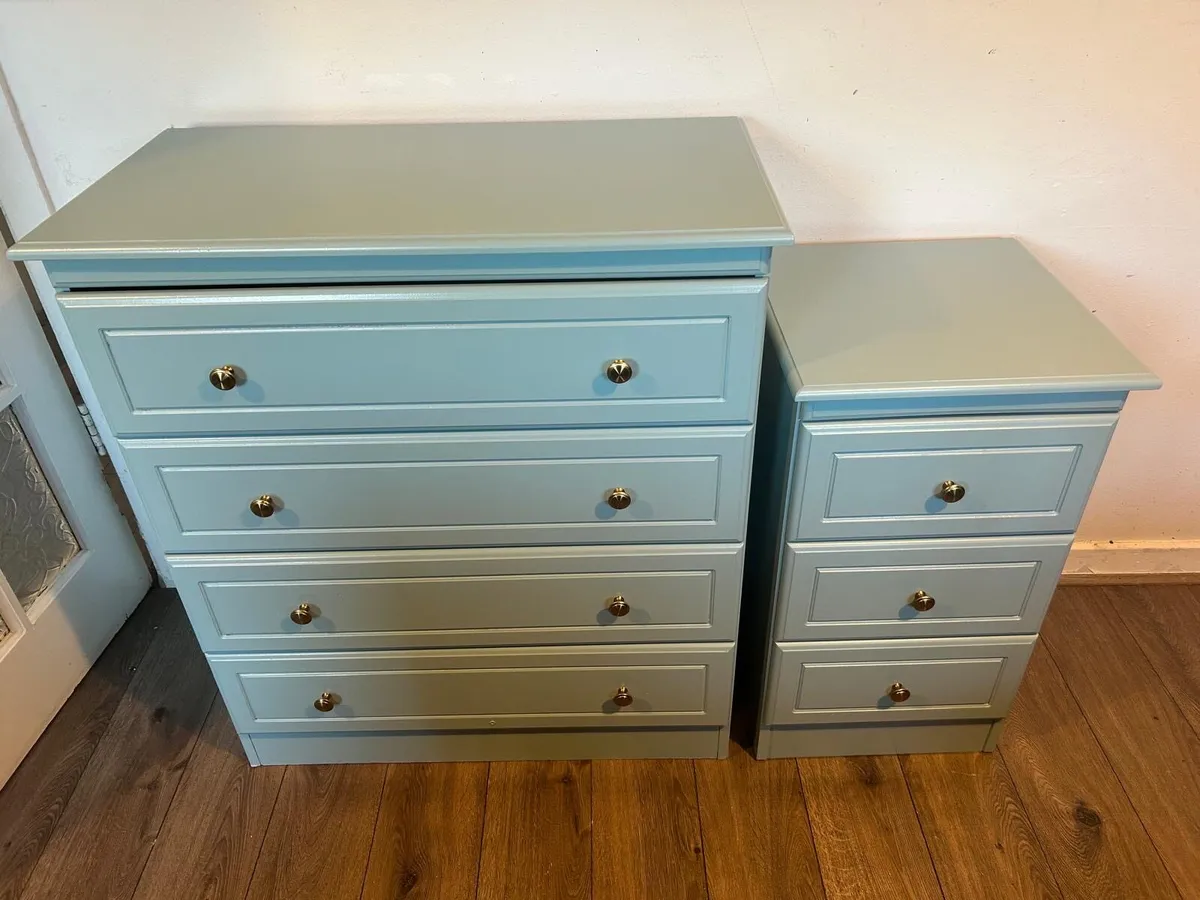 Bedroom Furniture Set - Can deliver!