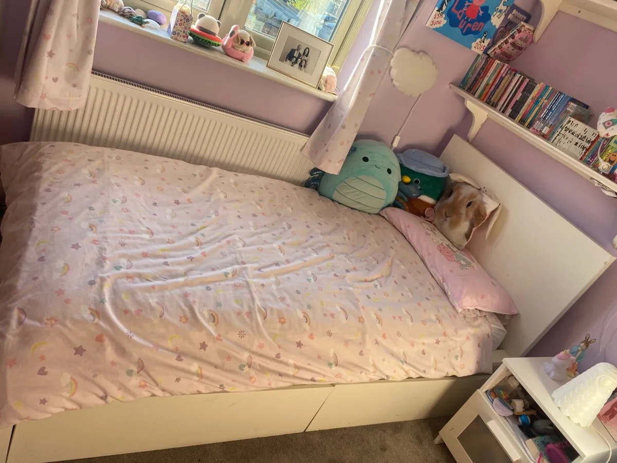 Single bed - Image 1