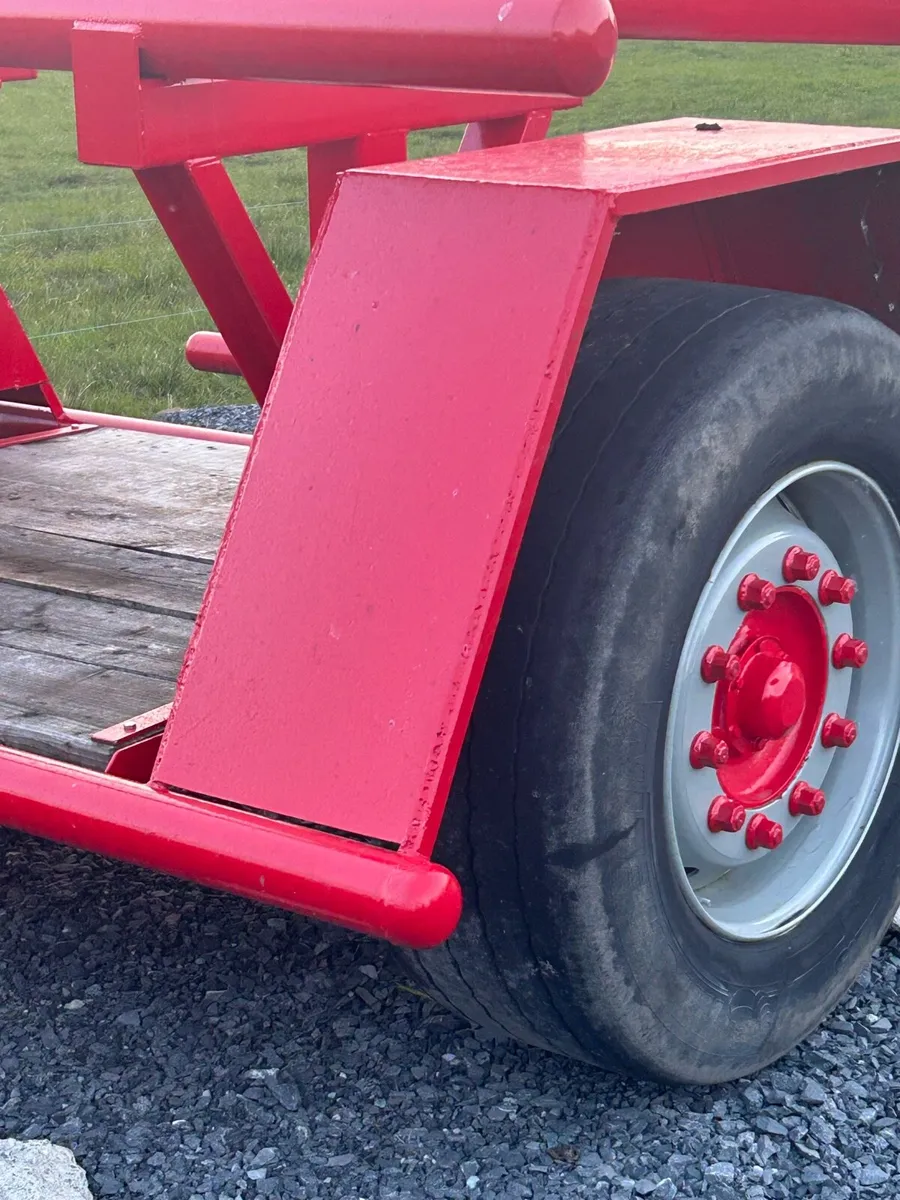 Bale trailer - Image 1