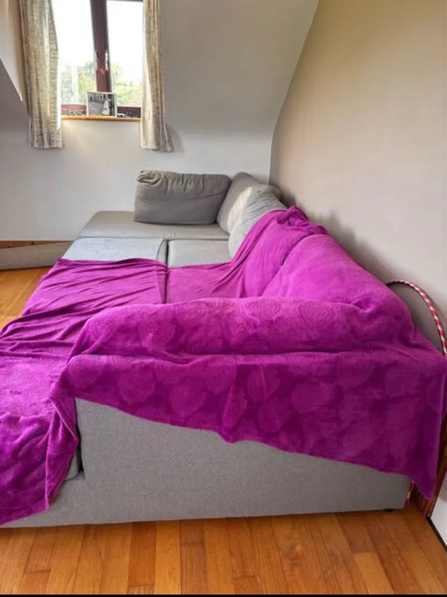 Couch - Image 2