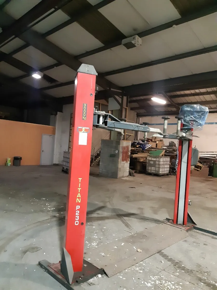 2 post car lift 3 phase - Image 1