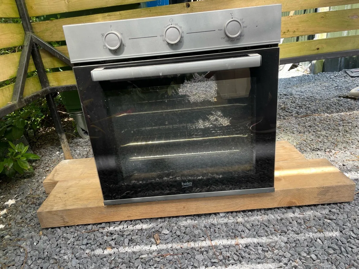 Electric stove and oven - Image 1