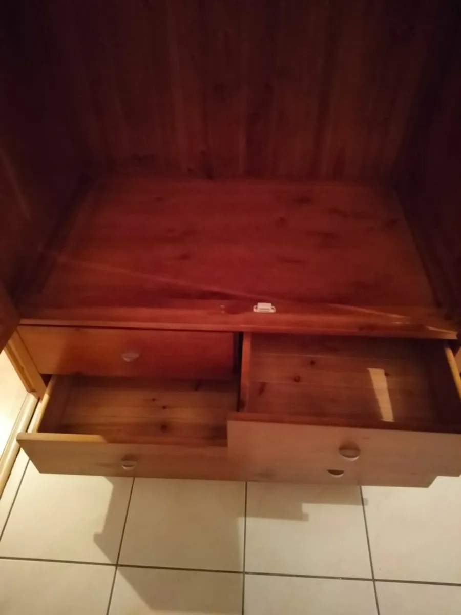 Bedroom furniture - Image 4