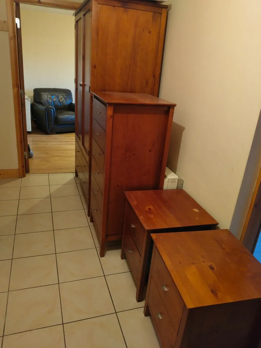 Bedroom furniture - Image 1