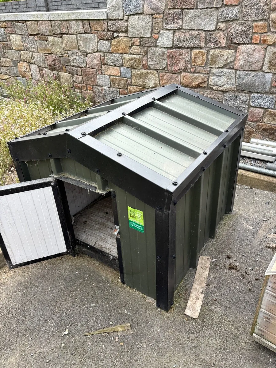 Dog kennel - Image 1