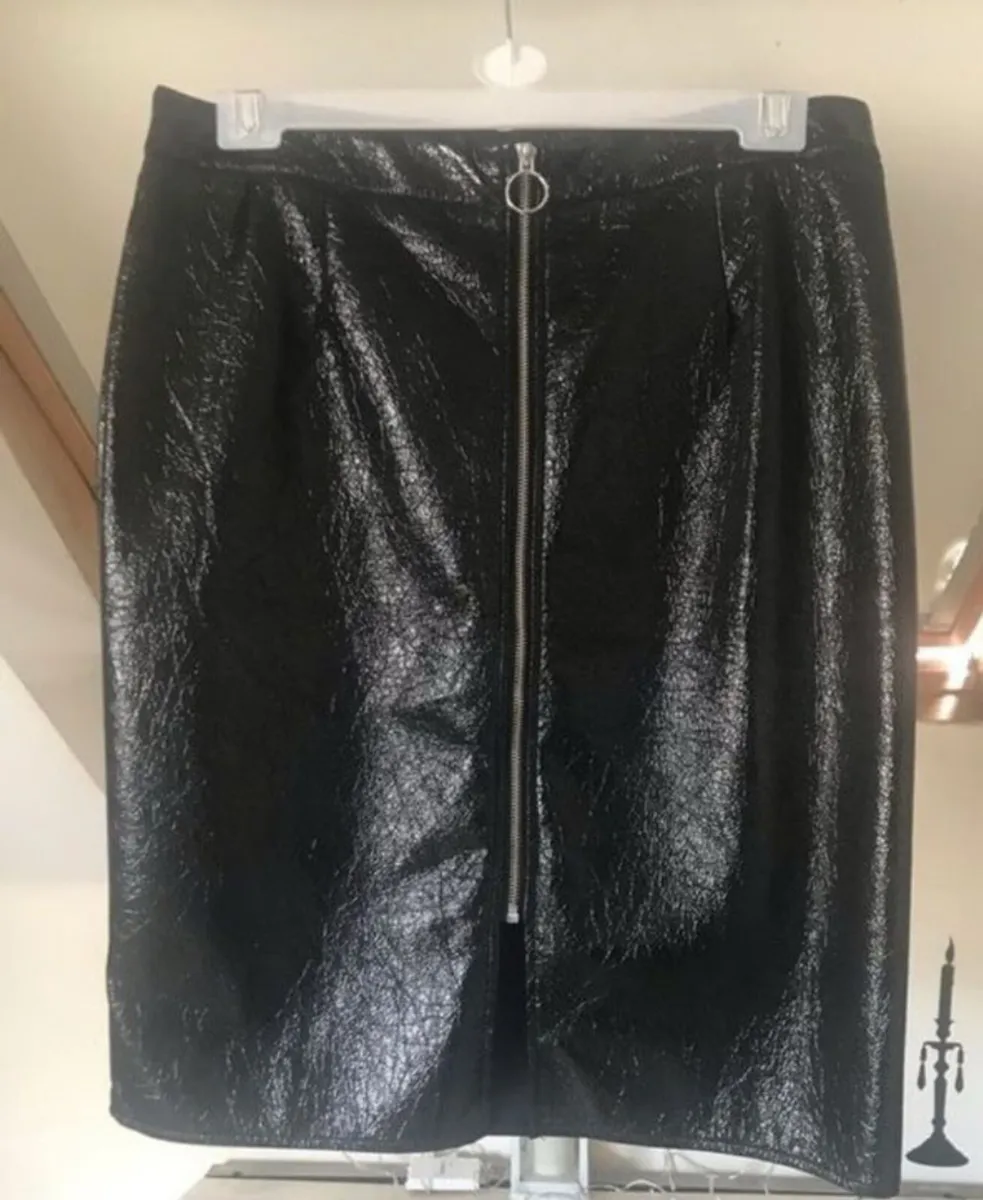 Shiny Black Cracked Effect Back Zip Skirt - Image 2