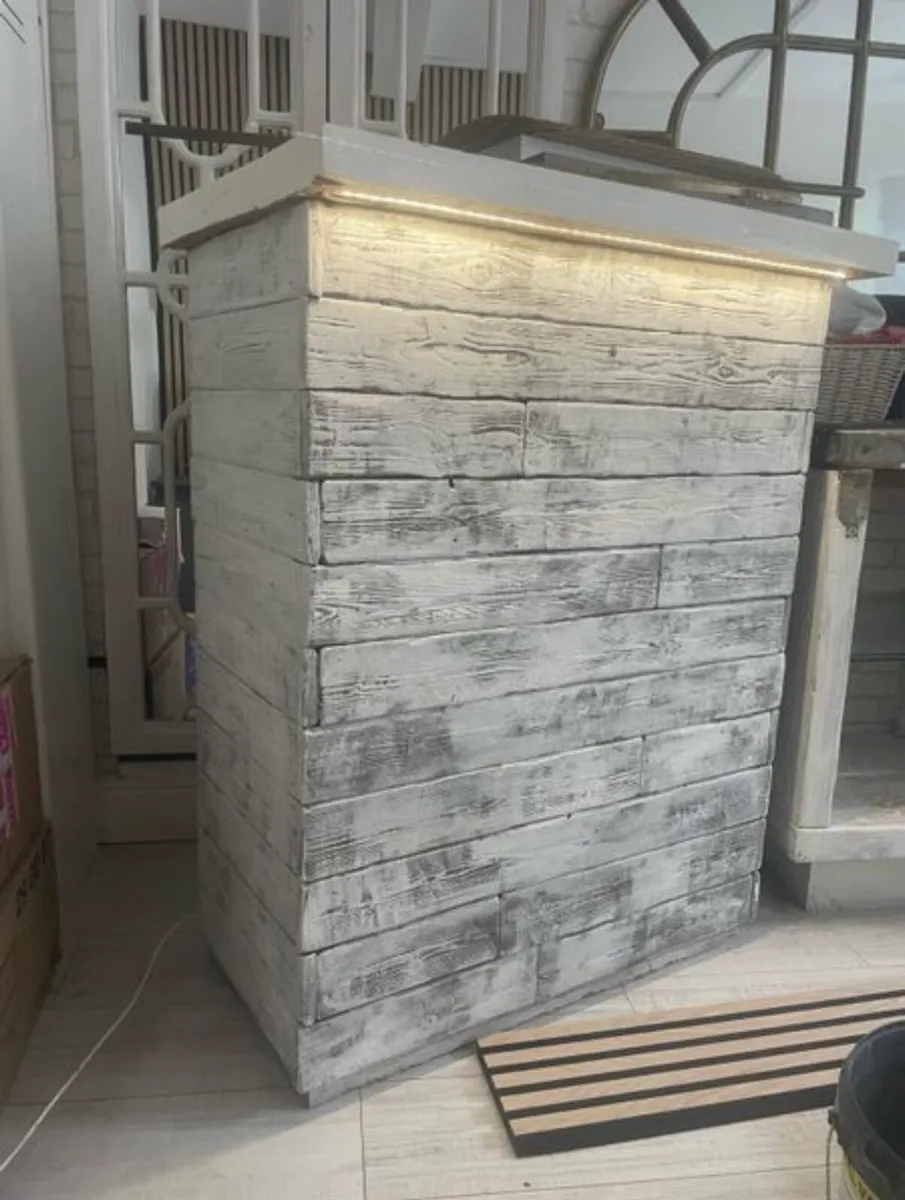 Reception table