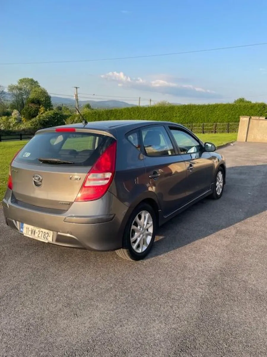 Hyundai i30 1.6 Comfort CRDi 5 dr 2011 - Image 2