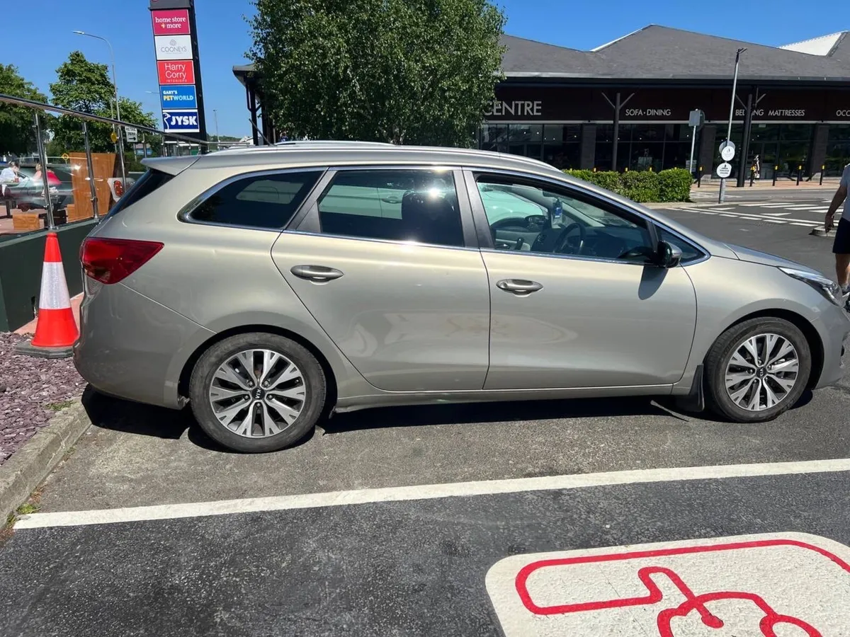 KIA Ceed Sportswagon EX - Image 4