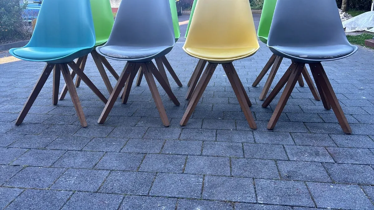 Set of 8 Eames Dining Chairs - Image 1