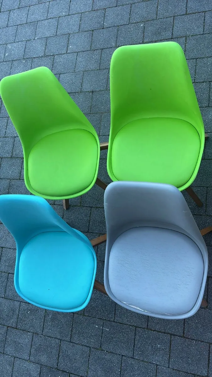 Set of 8 Eames Dining Chairs - Image 3