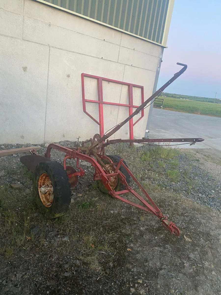 Trailed plough - Image 1