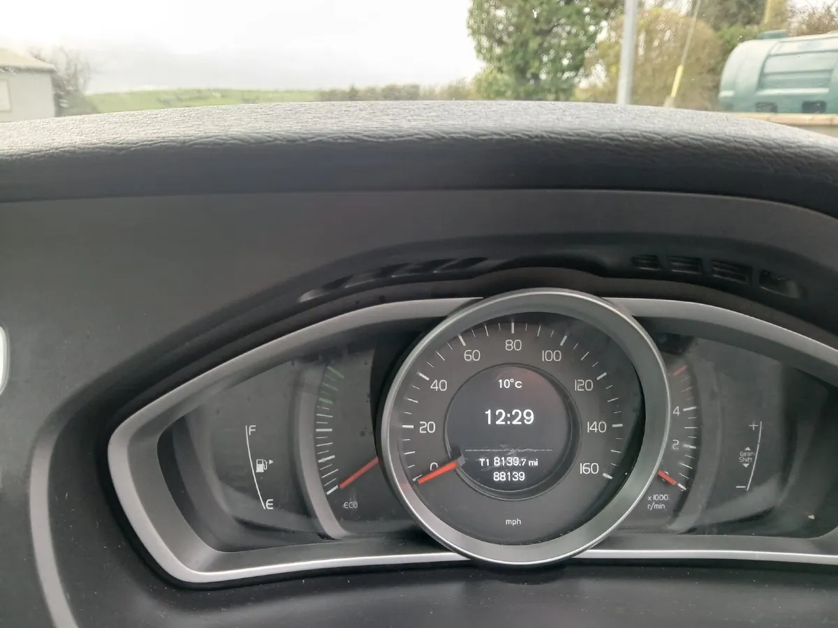 Volvo V40 2018 - Image 4