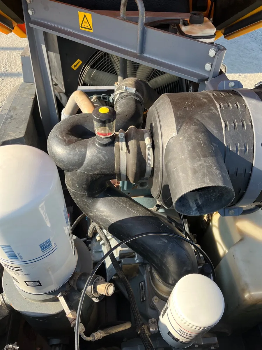 Atlas copco xas67 mobile air compressor - Image 3