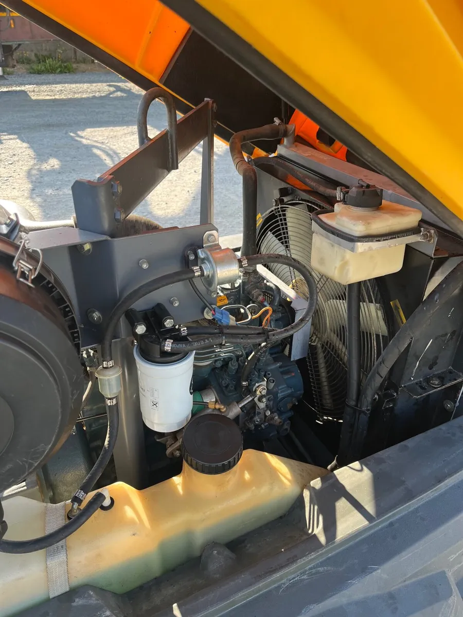 Atlas copco xas67 mobile air compressor - Image 4