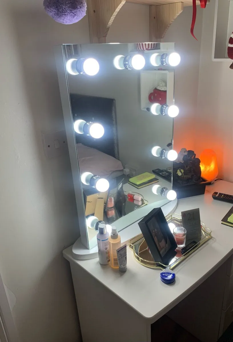 Dressing table and Hollywood mirror - Image 1
