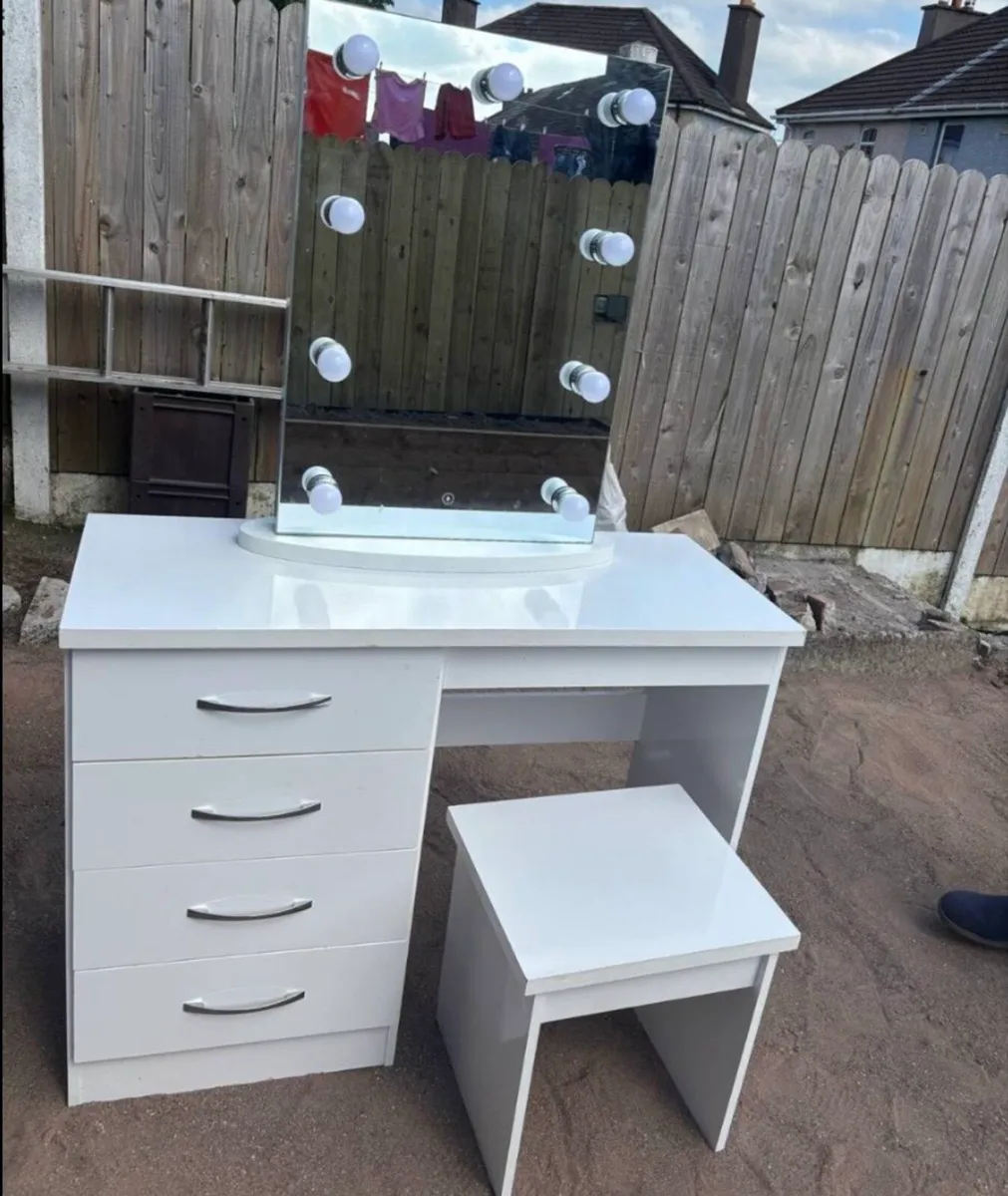 Dressing table and Hollywood mirror - Image 2
