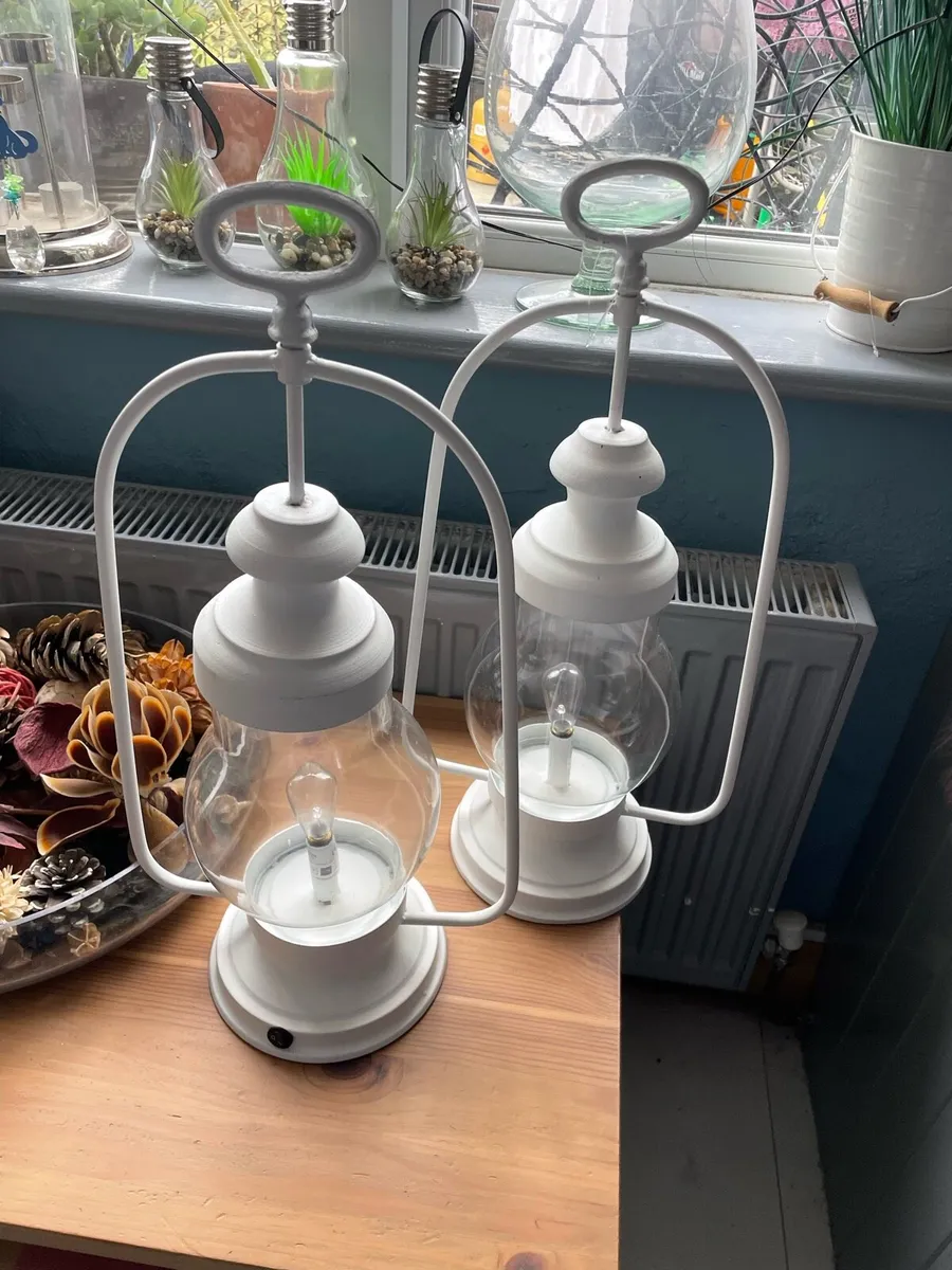 8 white lanterns battery operated - Image 1