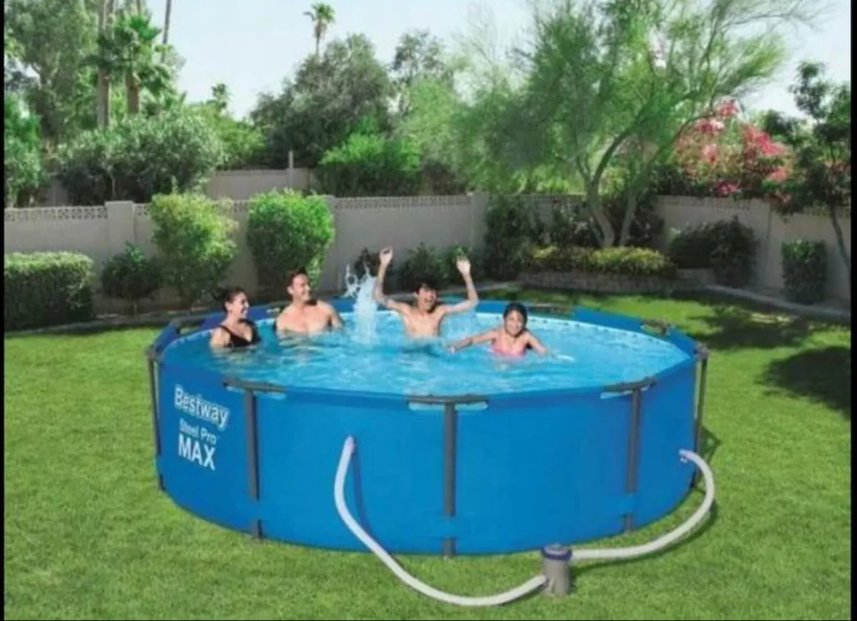 Swimming pool - Image 1