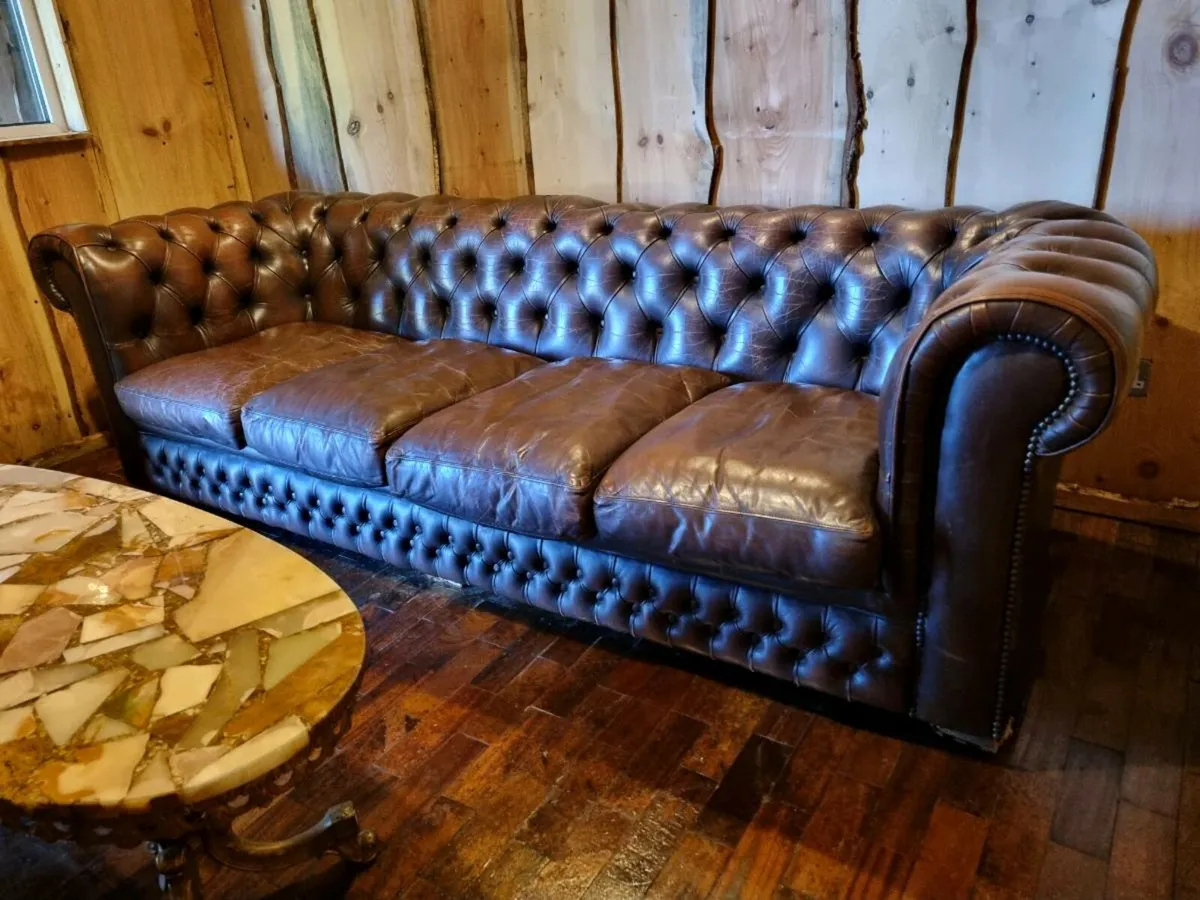 Large 4 Seater Chesterfield Club Sofa - Image 1