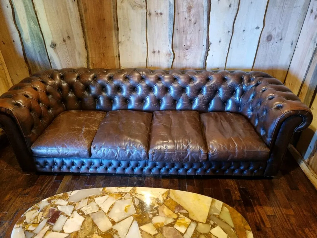 Large 4 Seater Chesterfield Club Sofa - Image 2