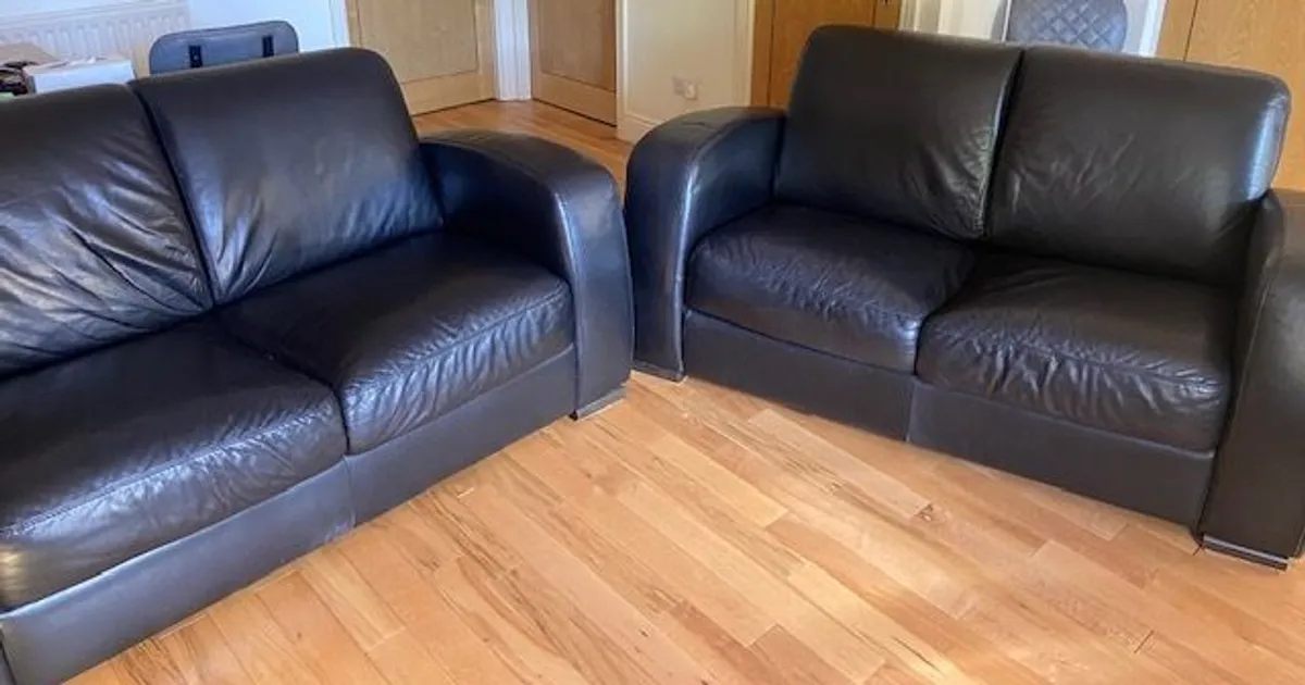PRICE DROP! Sofa - black leather - 2 seater - Image 2