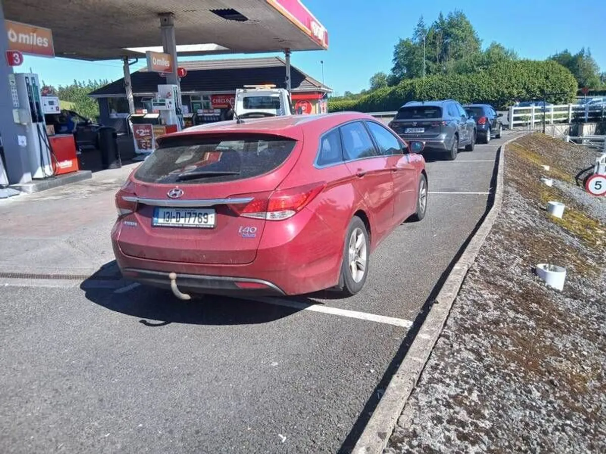 2013 Hyundai I40 Engine Needs Attention - Image 4