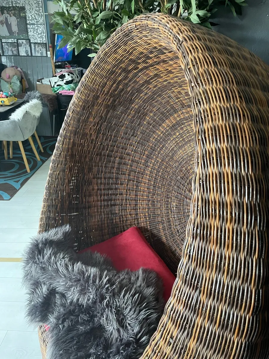 Brown circular wicker love seat - Image 3