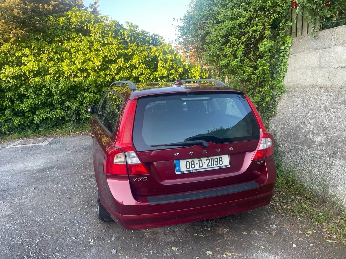 Volvo V70 2.5T petrol - Image 2