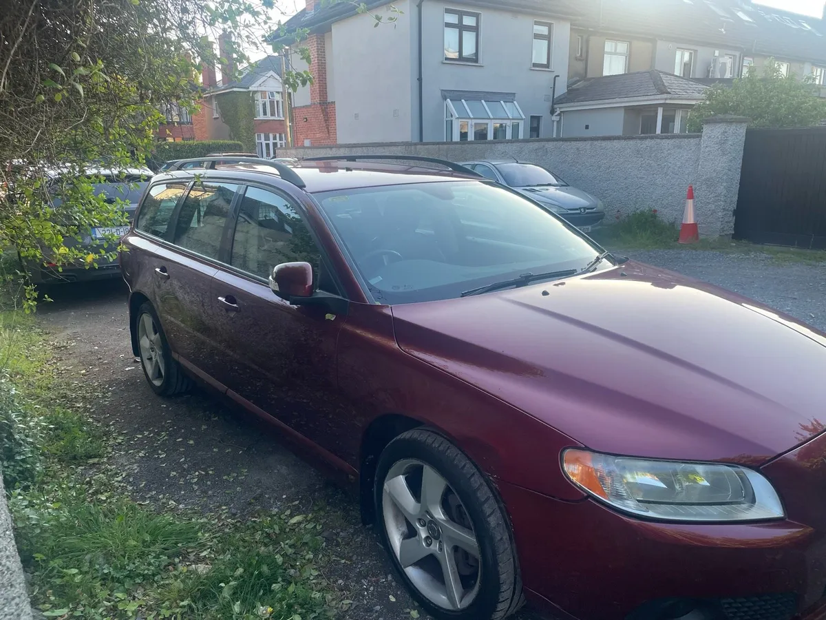 Volvo V70 2.5T petrol - Image 4
