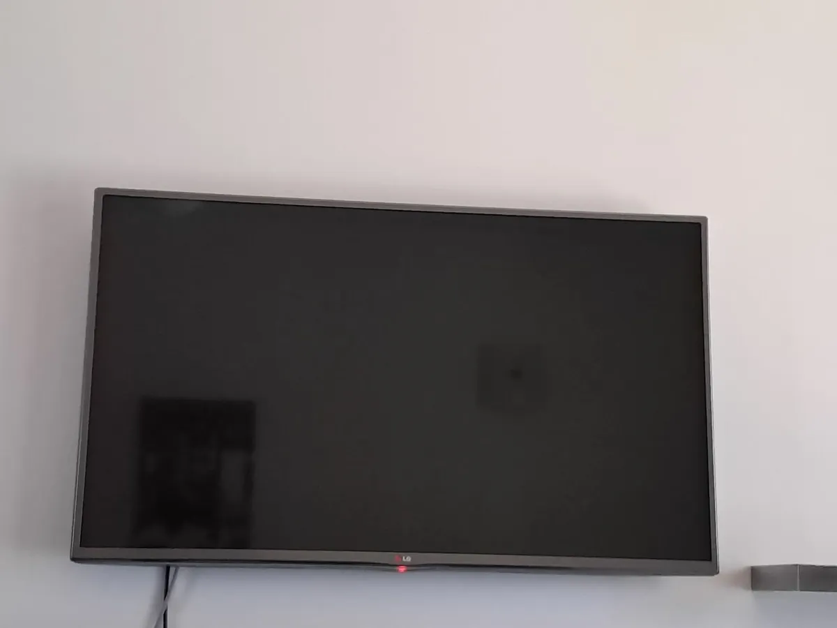43" LG smart tv - Image 1