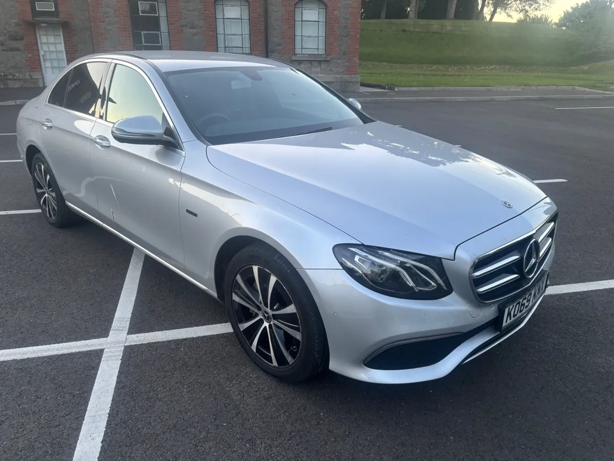 2020 Mercedes Benz E300 SE - Image 2