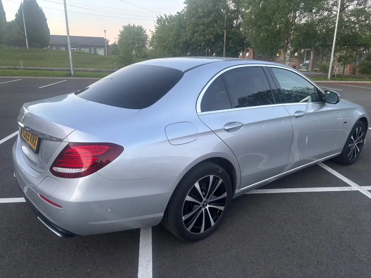 2020 Mercedes Benz E300 SE - Image 4