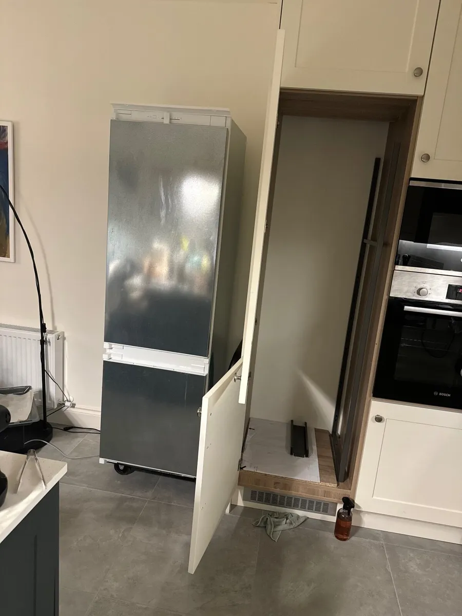 Bosch Built In Fridge Freezer KV87 - Image 2
